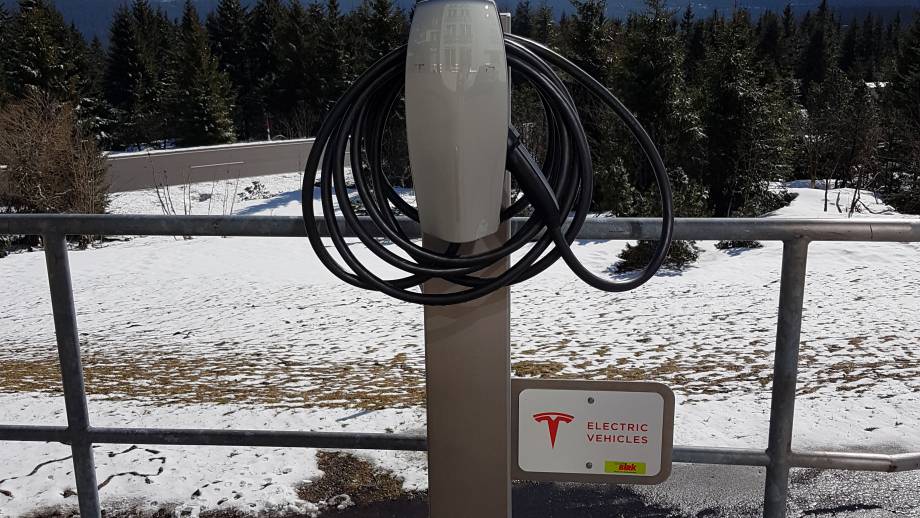 TESLA-STATION Symbolfoto